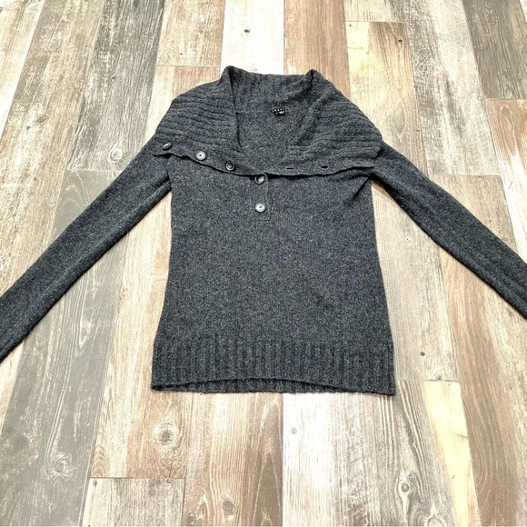 THEORY Riva Women Gray 100% Cashmere Cowl Neck Sweater Size Small Button Accent - Picture 4 of 8